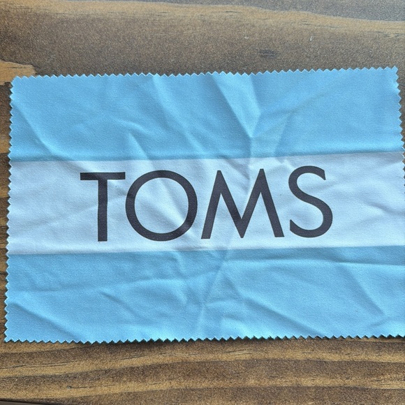 Toms Sawyer Gold Frame Sunglasses, case and cloth. - Picture 8 of 8
